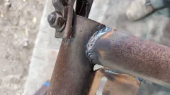 Close-up of the gate hinge weld on the pipe upright
